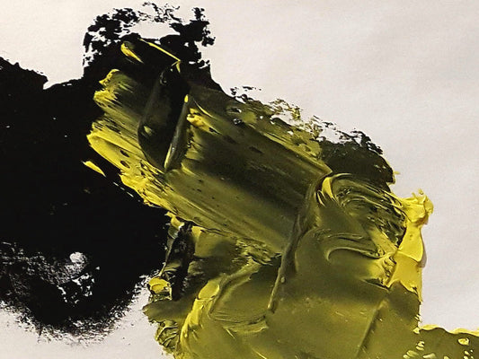 With Lamp Black, expect cold steely grays with whites and a forceful black that can quickly take over in a mixture, but still have great emotional impact, as in the example with our Dutch Yellow!