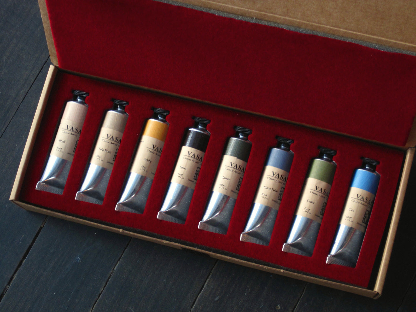 Set of Color and Light is the complete collection of eight highly chromatic and distinctive grays. Expertly compounded from bright complements, including Cadmium Yellow, each of these eight uniquely colorful grays brings a real sense of light and space and is outstanding when included in a mixture.